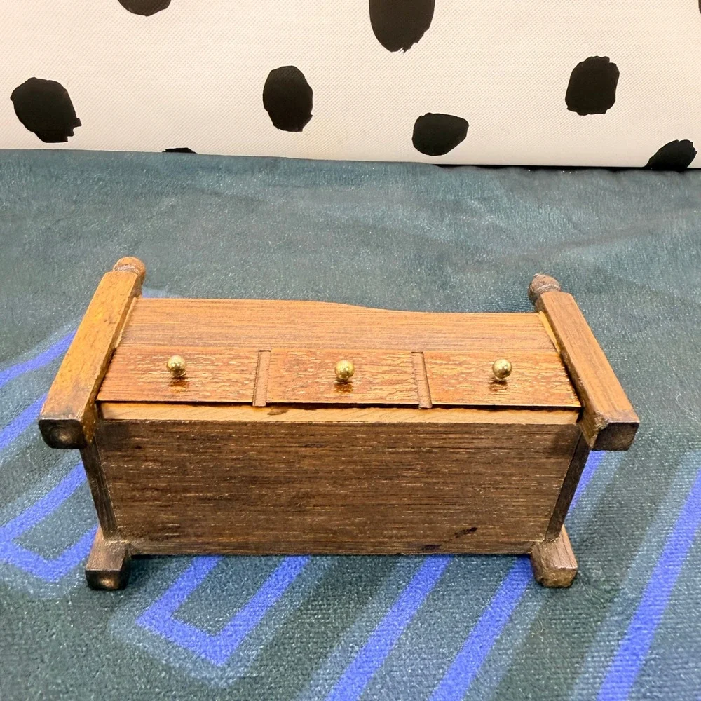 Unbranded dollhouse miniature